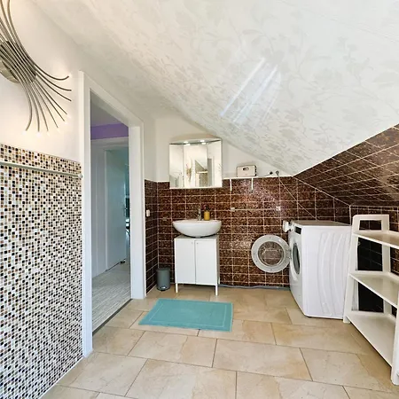 65m² Brunsbek Mit 2 Schlafzimmer - 5 Minuten Zur A1 *