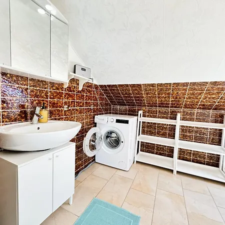 65m² Brunsbek Mit 2 Schlafzimmer - 5 Minuten Zur A1 *